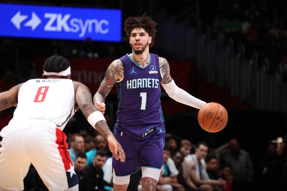 开云APP-三球三节37+8+7+10三分生涯新高 黄蜂大胜奇才近14战11胜