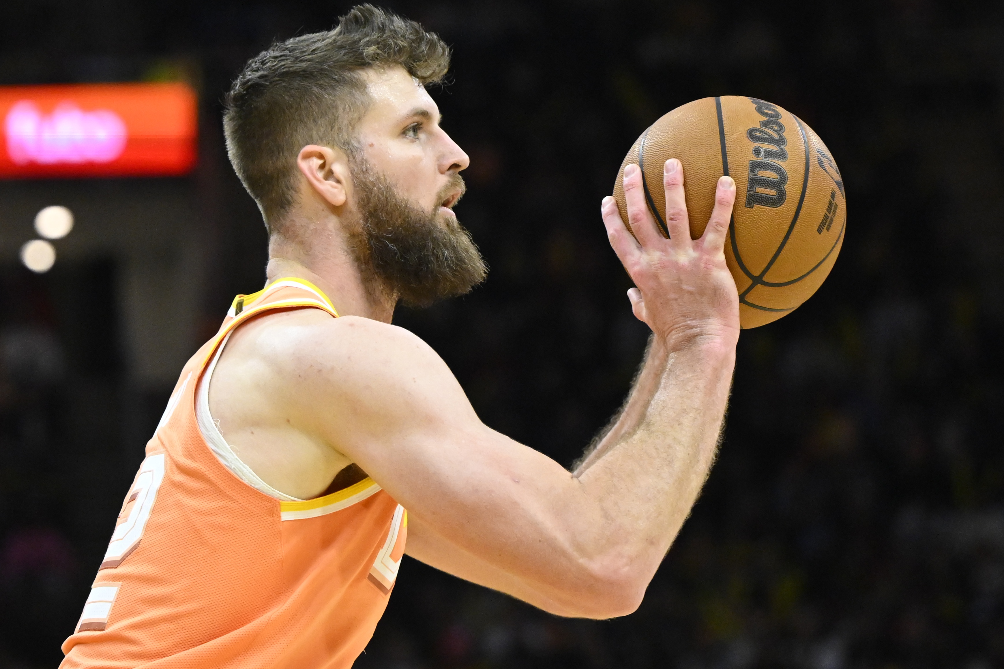 kaiyun-骑士主场迎战活塞 迪恩·韦德&amp;米切尔&amp;斯特鲁斯缺席比赛