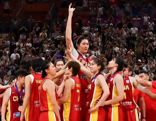 kaiyun-李月汝哽咽，宫鲁鸣下课？新帅锁定1人，曾亚运夺冠，王治郅辅佐